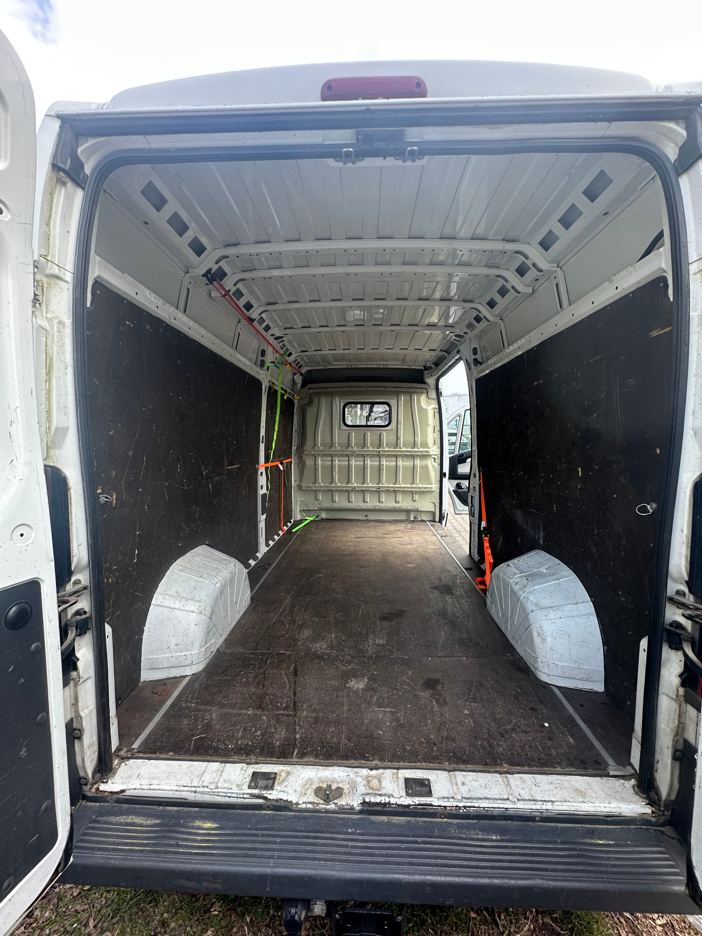 Wnętrze meblowoza TransportSlask24 – przestrzeń ładunkowa, transport AGD RTV Śląsk